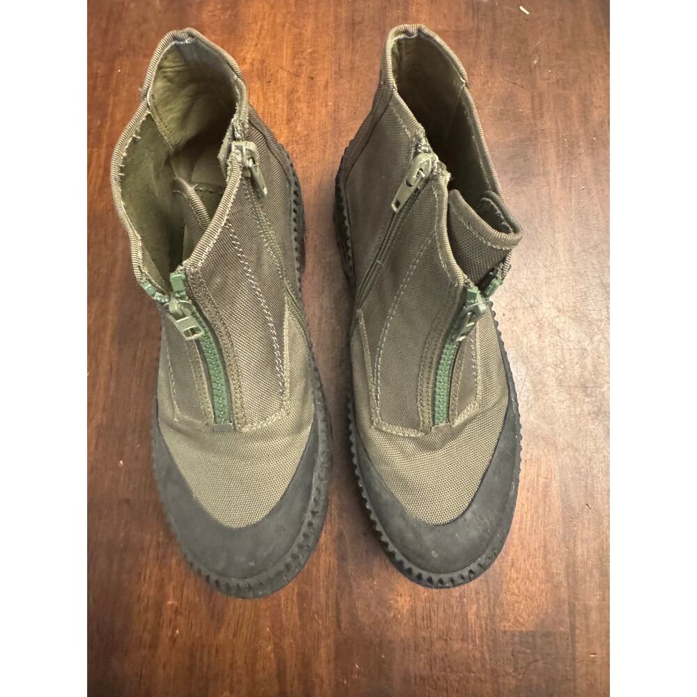 Free People Silent D Everest zip front ankle boots size 36/6 green and black